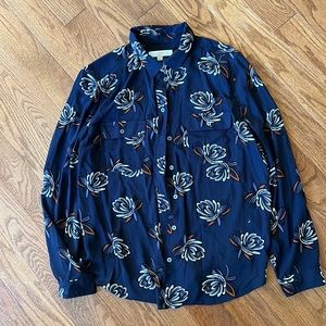 Navy floral blouse ❤️